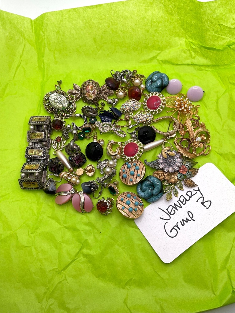 Jewelry group B  several vintage